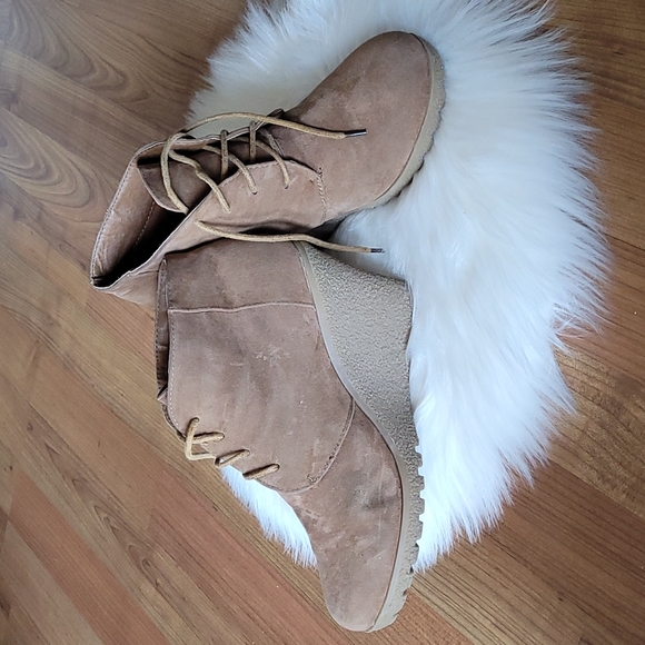 Shoes - Picture 2 of 4